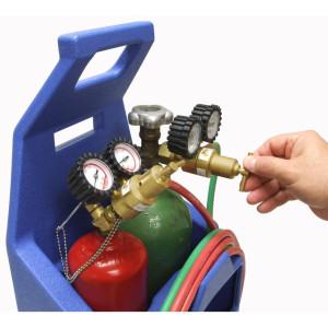 Uniweld KC100P Juego Soldadura Profesional Oxiacetileno Incluye Manilla y Punta Soldar / Regulador Oxigeno y Acetileno / Manguera / Gafas / Encendedor / Llave / Base / No incluye Tanques
 
